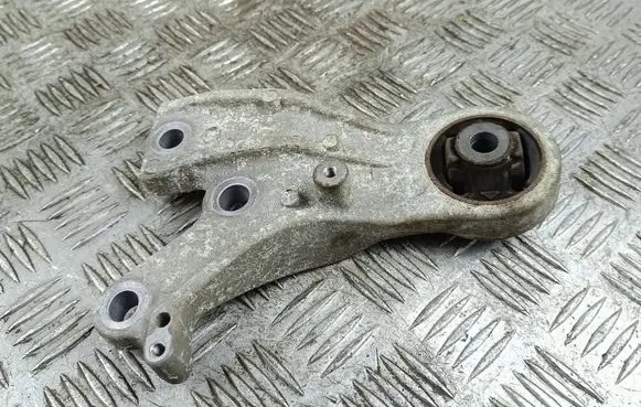 Mitsubishi Outlander Rear differential mounting bracket 