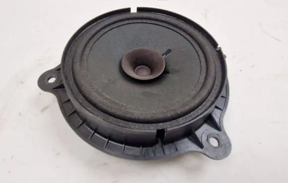 Nissan Qashqai Front door speaker 
