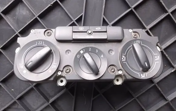 Volkswagen Golf V Climate control unit