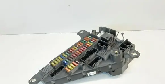 BMW 5 E60 E61 Fuse module 913883001 518956057