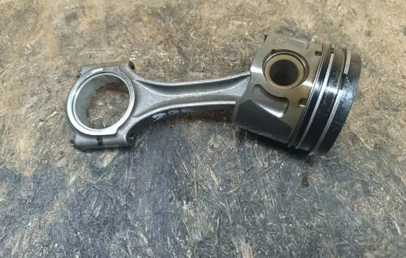 Jaguar XF Piston with connecting rod 9812819780