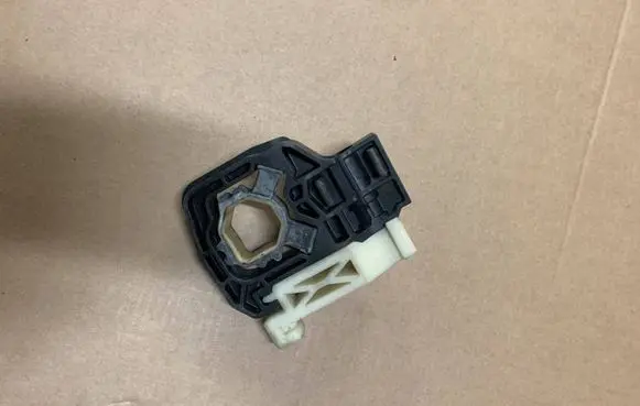 BMW 5 F10 F11 Radiator mount bracket 7575248 17117575248