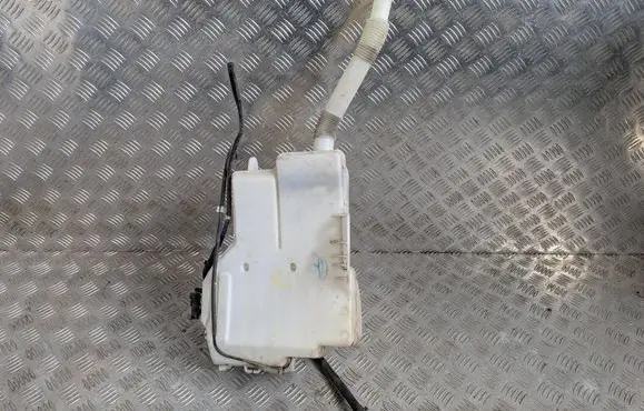 Mitsubishi L200 Windshield washer fluid reservoir/tank