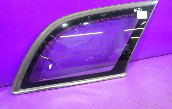 Toyota Avensis Verso Rear side window