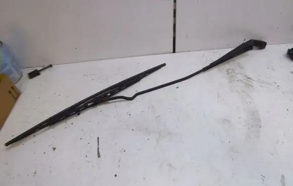 Volkswagen Golf III Front wiper blade arm 1H1955410A