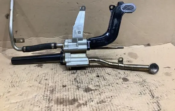 BMW M4 F82 F83 Oil pump 7846385 784638506 7846386