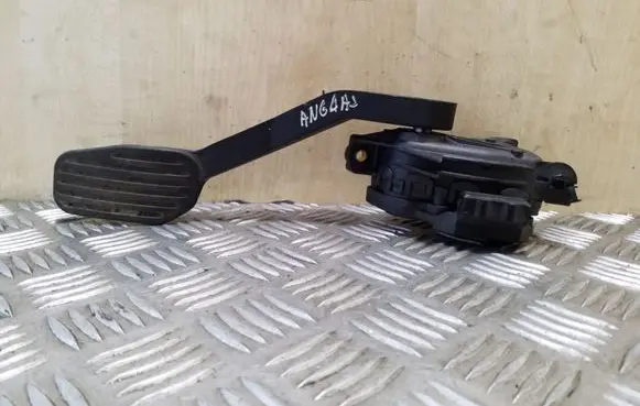 Volvo V70 Accelerator throttle pedal 30683515 6PV00853715
