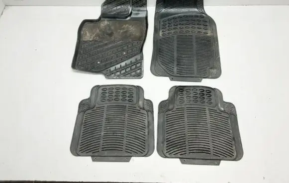 Volvo V70 Car floor mat set 09184157 09468688