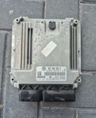 Volkswagen Golf Plus Engine control unit/module 03C906032R 03C906032C 0261201769