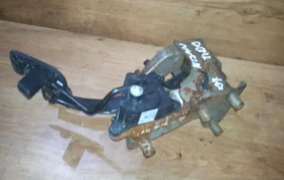 Nissan Tiida C11 Accelerator throttle pedal 18002ax700
