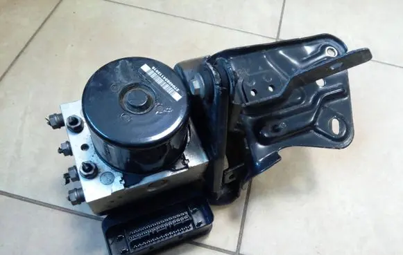 Volkswagen Golf V ABS Pump 1K0907379BJ 1K0907379BE 1K0614517DE