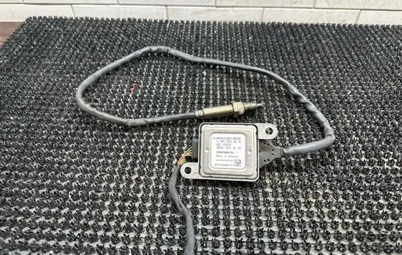Mercedes-Benz CLA C117 X117 W117 Lambda probe sensor A0009054510