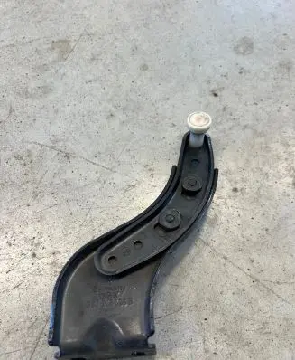 Volkswagen Caddy Sliding door middle roller runner 2K0843436B