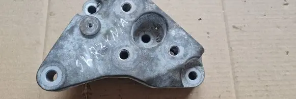 Gearbox mounting bracket