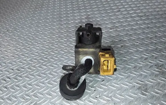 Volkswagen Golf IV Vacuum valve 054906267A 72148304