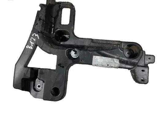 Rear bumper mounting bracket