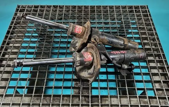 Front shock absorber/damper