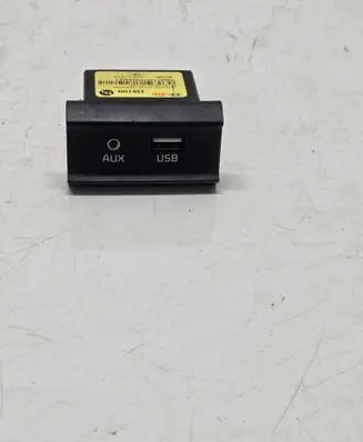 KIA Stonic USB socket connector H8100 96120H8100 VMC1707250446E1