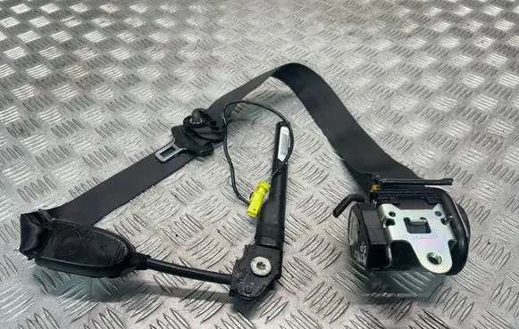 Opel Astra J Front seatbelt 617023500