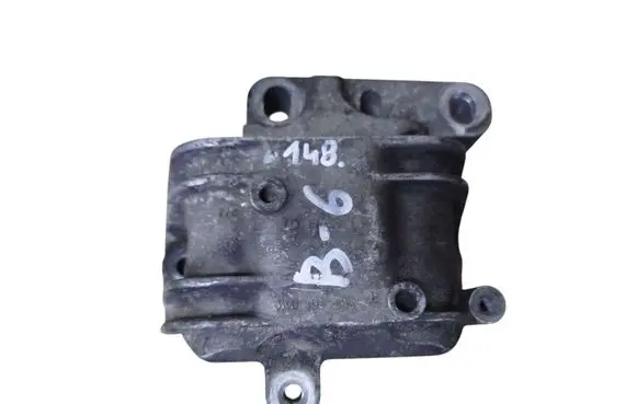 Volkswagen PASSAT B6 Engine mount bracket 1K0199262K