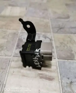 Lexus IS 220D-250-350 Glow plug pre-heat relay 2861067010 1567000671