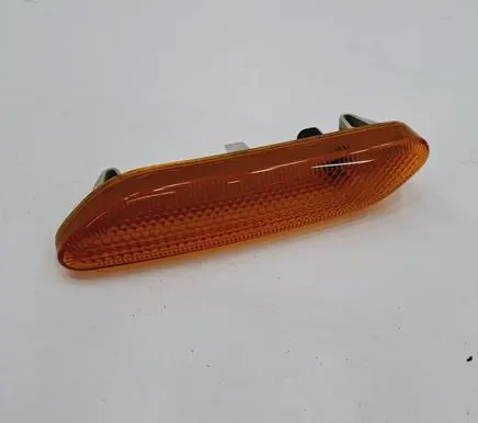 Front fender indicator light