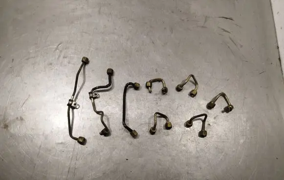 Land Rover Discovery 3 - LR3 Fuel injector supply line/pipe 