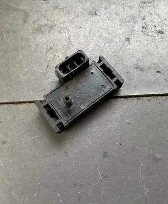 Volvo S40, V40 Air pressure sensor 8768014