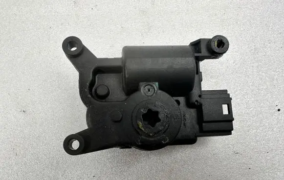 Volkswagen Tiguan Air flap motor/actuator 5Q0907511D 5Q0907511