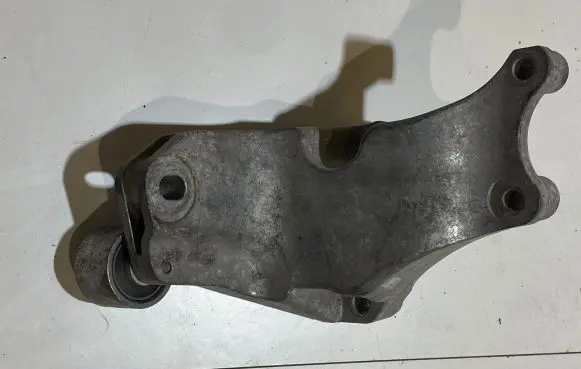 Ford Mustang VI Engine mounting bracket FR3C6037CA