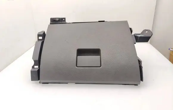 Ford Kuga I Glove box