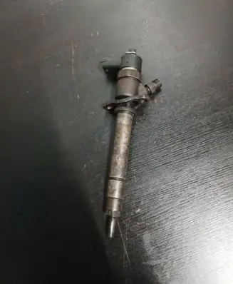 Volvo XC90 Fuel injector 8658352