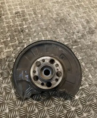 Mercedes-Benz C W204 Rear wheel hub A2043500441 2043500441