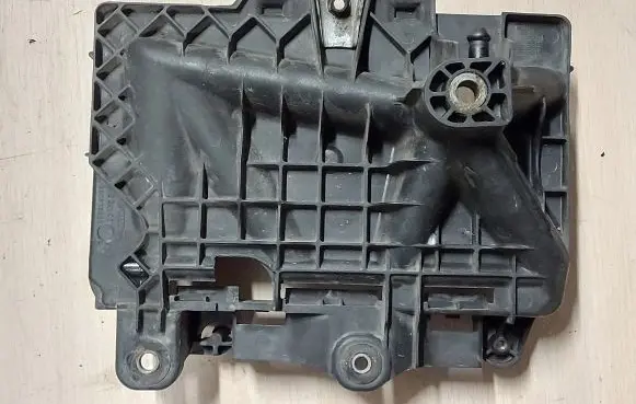 Skoda Fabia Mk2 (5J) Battery tray 6Q0915331