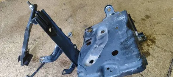Toyota Yaris Battery box tray 
