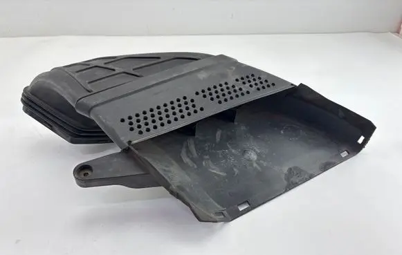 Audi A5 8T 8F Air intake duct part 8K0129618E