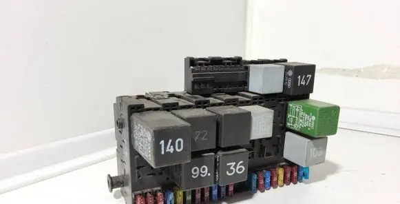 Volkswagen Multivan T4 Fuse box set 357937039 701959141B