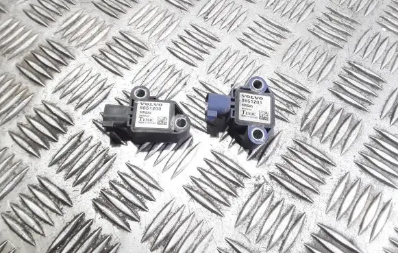 Volvo V50 Airbag deployment crash/impact sensor 8651200 8651201