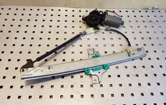 Toyota Avensis T220 Rear window lifting mechanism without motor 0130821744