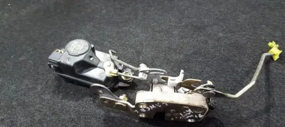 Mitsubishi Lancer Front door lock mb517611 152800-5650