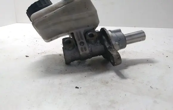 Master brake cylinder