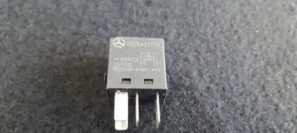 Mercedes-Benz SLK R171 Other relay 0025421119 A1001-X42