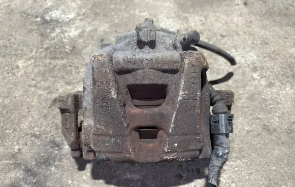 Volkswagen Tiguan Front brake caliper