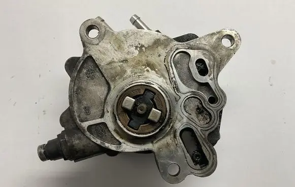 Volkswagen Golf V Vacuum pump 03G145209 V460 110204