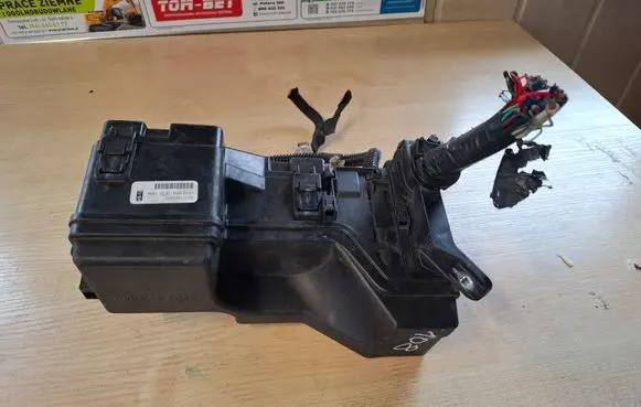 Peugeot 108 Fuse box set 821110HS60