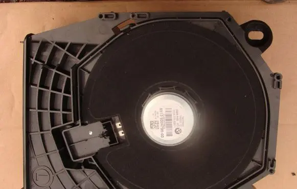 BMW 1 E81 E87 Subwoofer speaker 9204785