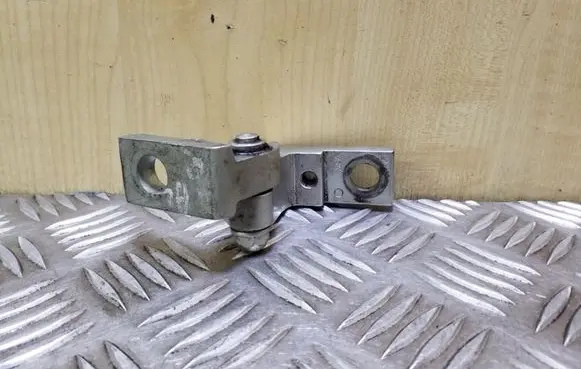 Skoda Octavia Mk1 (1U) Rear door upper hinge
