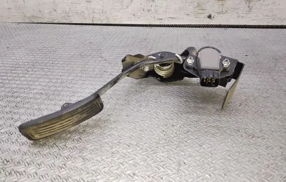 Toyota Avensis T250 Accelerator throttle pedal