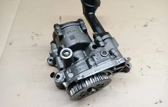 Volkswagen PASSAT B8 Oil pump 04L145208K