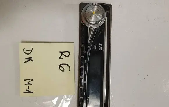 Volkswagen Golf IV Radio/GPS head unit trim KDG333